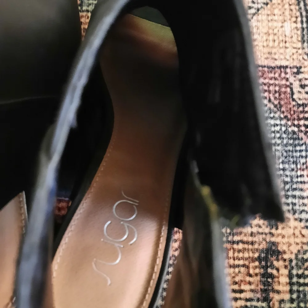 LIKE NEW! Black block heel size 8M Sugar brand - Picture 9 of 9